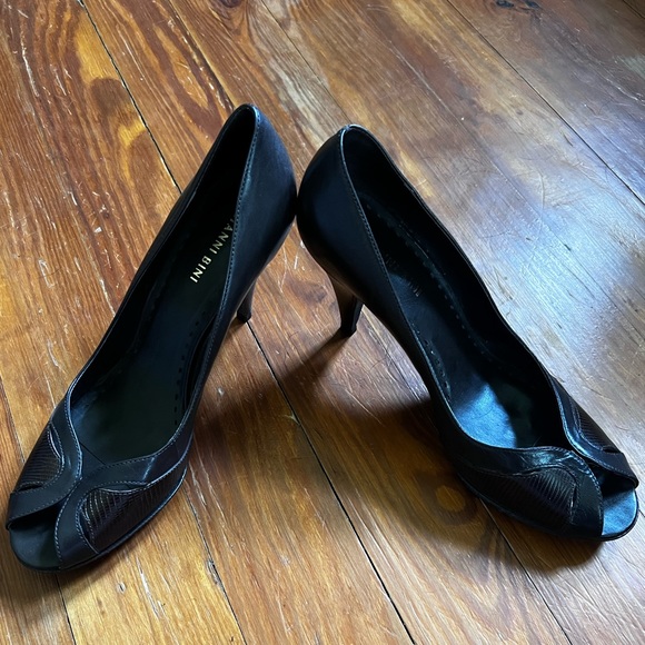 Gianni Bini Brown Leather Open-Toe Heels - Picture 3 of 6